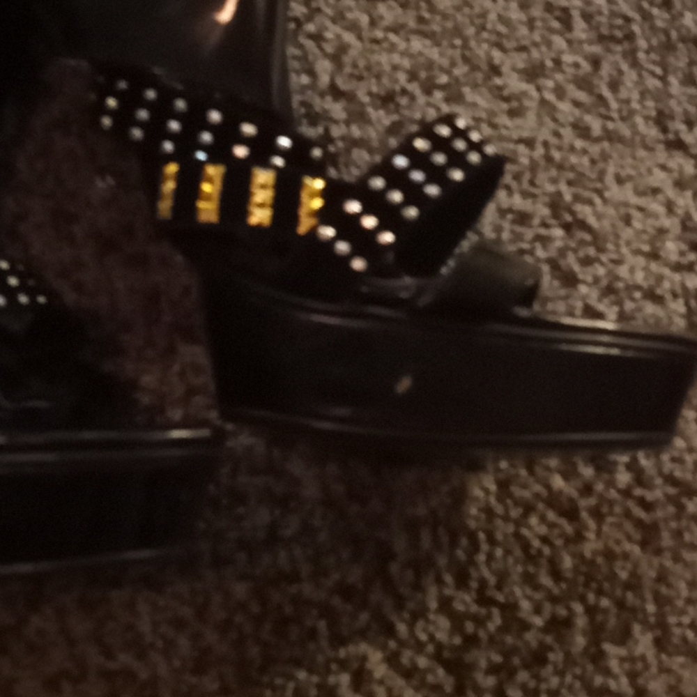 Heels - Picture 2 of 2